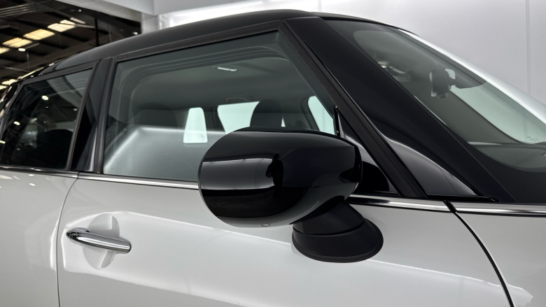 MINI Hatchback 1.5 Cooper Classic 5dr Auto Petrol Hatchback